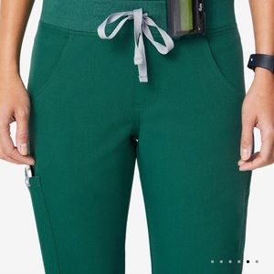 Figs hunter green Kade size XS